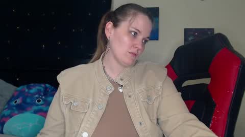 Snapshot of toxiclilly chatting on December 2024 11:33:02 AM Lilly Miss Mistress Goddess Maam Queen Boss online show from December 2024 11:33:02 AM