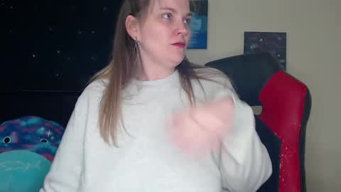 Snapshot of toxiclilly chatting on January 2025 12:03:01 PM Lilly Miss Mistress Goddess Maam Queen Boss online show from January 2025 12:03:01 PM