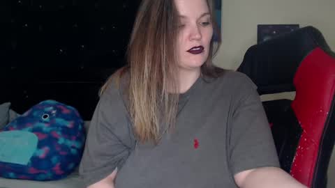 Snapshot of toxiclilly chatting on January 2025 12:15:02 PM Lilly Miss Mistress Goddess Maam Queen Boss online show from January 2025 12:15:02 PM