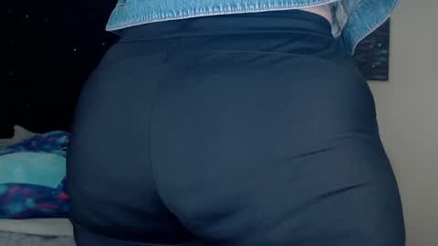 Snapshot of toxiclilly chatting on January 2025 09:16:01 AM Lilly Miss Mistress Goddess Maam Queen Boss online show from January 2025 09:16:01 AM