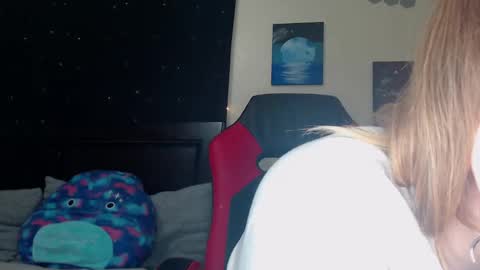 Snapshot of toxiclilly chatting on January 2025 08:18:02 AM Lilly Miss Mistress Goddess Maam Queen Boss online show from January 2025 08:18:02 AM