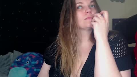 Snapshot of toxiclilly chatting on March 2025 09:28:01 AM Lilly Miss Mistress Goddess Maam Queen Boss online show from March 2025 09:28:01 AM