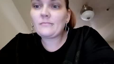 Snapshot of toxiclilly chatting on April 2026 06:05:02 PM Lilly Miss Mistress Goddess Maam Queen Boss online show from April 2026 06:05:02 PM