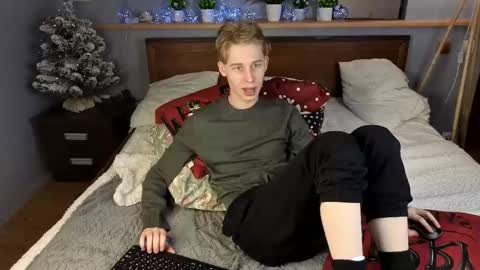 Max online show from December 2025 02:02:02 PM