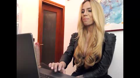 Snapshot of transexy8 chatting on January 2025 04:59:02 PM transexy8 online show from January 2025 04:59:02 PM