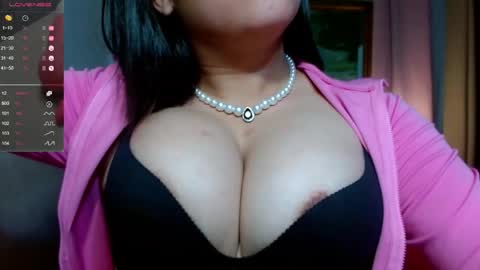 travelergirl online show from May 2026 10:32:02 AM