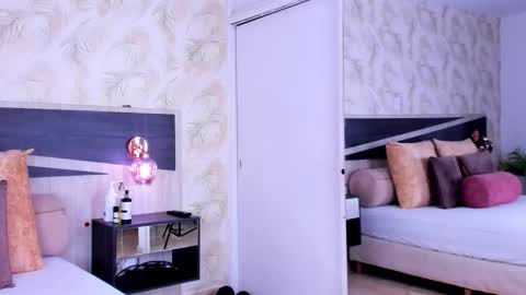 Travis online show from December 2025 12:08:01 AM