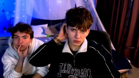 Travis online show from November 2025 08:02:01 PM