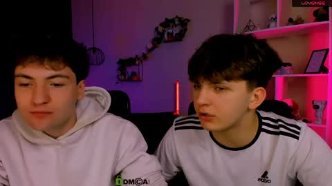 Snapshot of travis_wolf_ chatting on March 2026 09:45:01 AM Travis online show from March 2026 09:45:01 AM