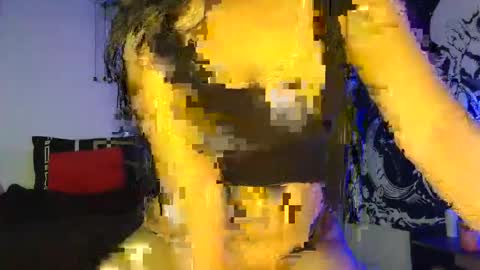 Snapshot of travisandnina chatting on December 2025 04:27:01 PM travisandnina online show from December 2025 04:27:01 PM