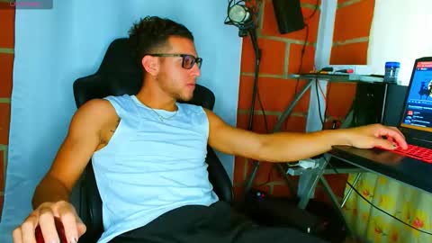 TRAVIS. online show from November 2025 09:36:01 PM