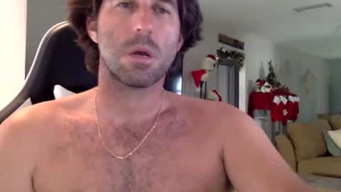 Snapshot of traviskenn chatting on December 2025 07:30:02 PM TravisKenn online show from December 2025 07:30:02 PM