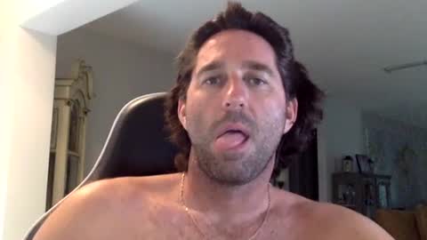 Snapshot of traviskenn chatting on January 2026 07:52:02 PM TravisKenn online show from January 2026 07:52:02 PM