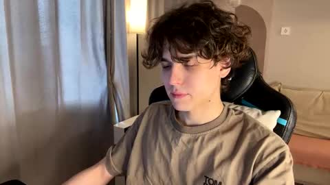 travisrivas online show from April 2026 09:02:01 AM