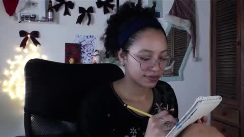 Snapshot of treasuresz chatting on December 2024 05:00:01 PM Emily online show from December 2024 05:00:01 PM