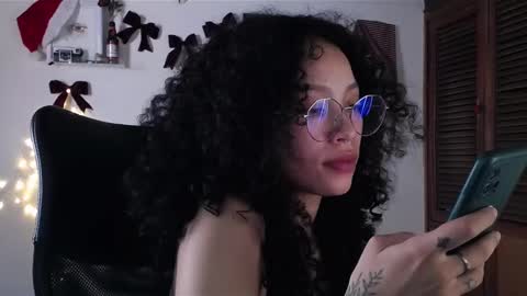 Snapshot of treasuresz chatting on December 2024 05:33:02 PM Emily online show from December 2024 05:33:02 PM