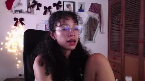 Snapshot of treasuresz chatting on December 2024 05:37:01 PM Emily online show from December 2024 05:37:01 PM