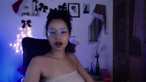 Snapshot of treasuresz chatting on December 2024 09:37:01 PM Emily online show from December 2024 09:37:01 PM