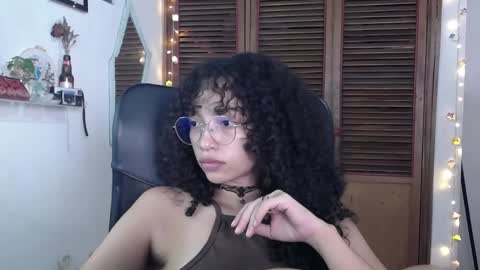 Snapshot of treasuresz chatting on January 2025 08:53:02 PM Emily online show from January 2025 08:53:02 PM