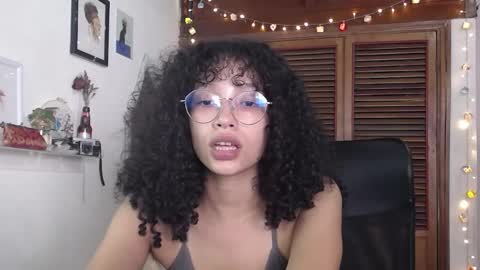 Snapshot of treasuresz chatting on January 2025 05:58:02 PM Emily online show from January 2025 05:58:02 PM