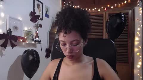 Snapshot of treasuresz chatting on February 2025 10:09:01 PM Emily online show from February 2025 10:09:01 PM