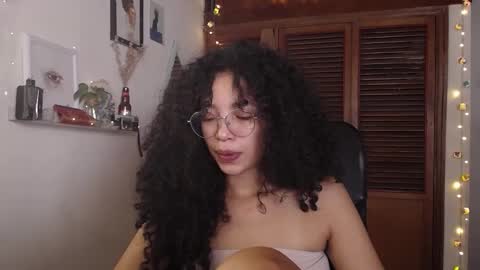 Snapshot of treasuresz chatting on March 2025 05:50:01 PM Emily online show from March 2025 05:50:01 PM