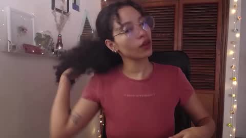 Snapshot of treasuresz chatting on March 2025 09:08:02 PM Emily online show from March 2025 09:08:02 PM