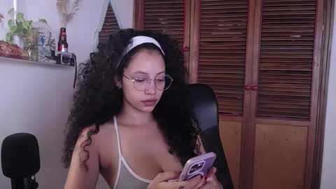 Snapshot of treasuresz chatting on September 2025 04:06:02 PM Emily online show from September 2025 04:06:02 PM