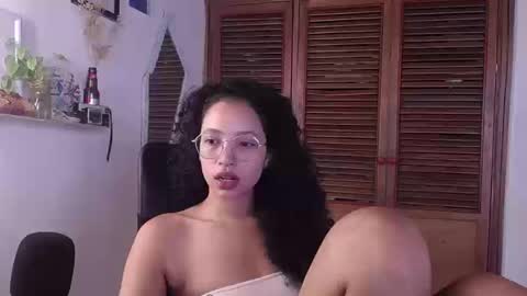 Snapshot of treasuresz chatting on September 2025 01:43:02 PM Emily online show from September 2025 01:43:02 PM