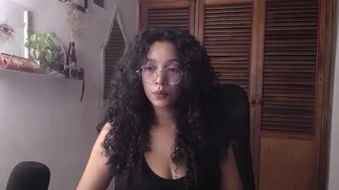 Snapshot of treasuresz chatting on September 2025 11:52:01 PM Emily online show from September 2025 11:52:01 PM