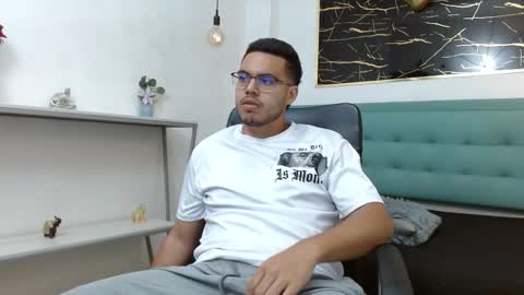 Snapshot of trevor_ash chatting on February 2026 03:35:01 AM TREVOR online show from February 2026 03:35:01 AM