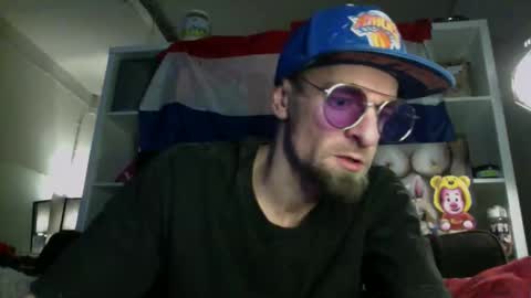 Snapshot of trevorreinson chatting on November 2025 01:33:02 AM Trevor Reinson online show from November 2025 01:33:02 AM