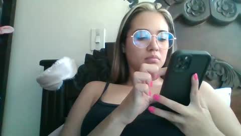 triana_bell online show from January 2025 07:31:02 PM