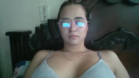 triana_bell online show from November 2025 05:13:01 PM