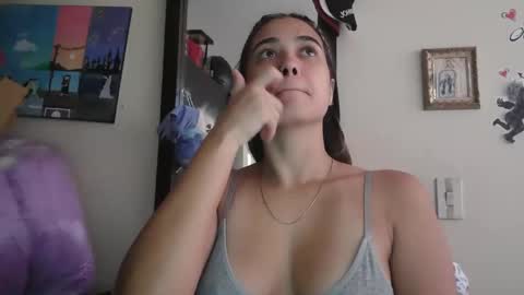 triana_bell online show from April 2026 03:42:02 PM