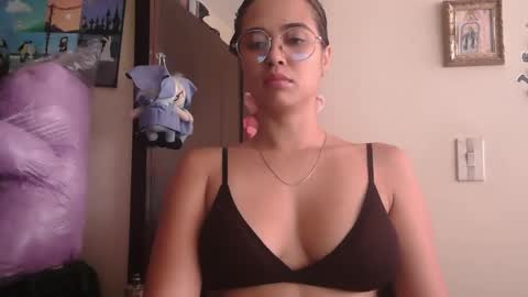 triana_bell online show from April 2026 05:40:01 PM