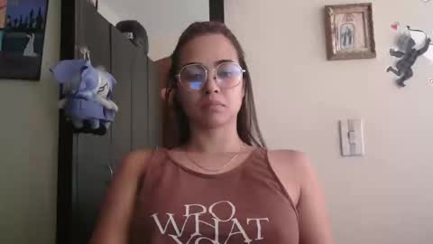 triana_bell online show from May 2026 05:01:01 PM