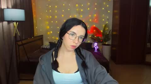 TriciaDaisy online show from April 2026 11:30:02 AM
