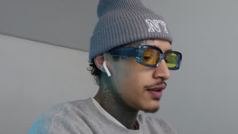 Snapshot of trieone chatting on January 2025 07:00:02 PM - trieone online show from January 2025 07:00:02 PM