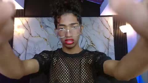 Snapshot of triiangel_latinboy chatting on April 2026 12:24:01 AM Johan online show from April 2026 12:24:01 AM