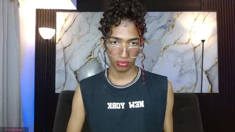 Snapshot of triiangel_latinboy chatting on May 2026 12:38:01 AM Johan online show from May 2026 12:38:01 AM