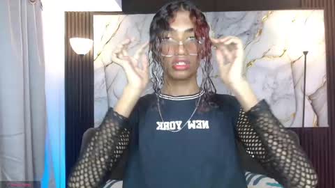 Snapshot of triiangel_latinboy chatting on May 2026 12:27:02 AM Johan online show from May 2026 12:27:02 AM