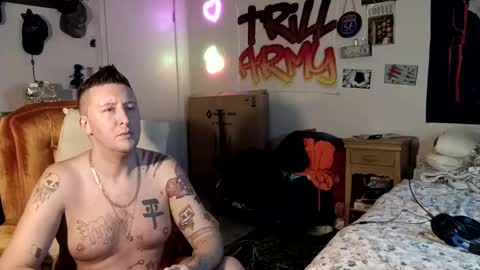 Snapshot of trillnonymau5 chatting on December 2024 05:48:02 AM trillnonymau5 online show from December 2024 05:48:02 AM