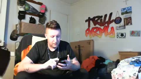 Snapshot of trillnonymau5 chatting on February 2025 05:05:01 AM trillnonymau5 online show from February 2025 05:05:01 AM