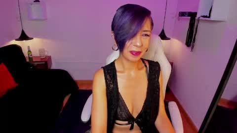 trinityy__ online show from May 2026 08:27:01 PM