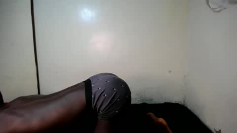 Snapshot of trisboo5 chatting on December 2024 10:37:01 PM Trisboo5 online show from December 2024 10:37:01 PM