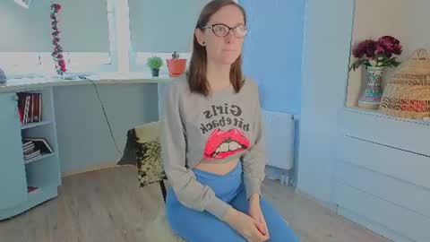 Snapshot of trishdelafontaine chatting on June 2026 04:04:02 AM Viola online show from June 2026 04:04:02 AM