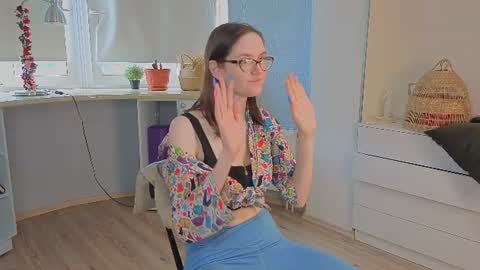 Snapshot of trishdelafontaine chatting on June 2026 04:17:01 AM Viola online show from June 2026 04:17:01 AM