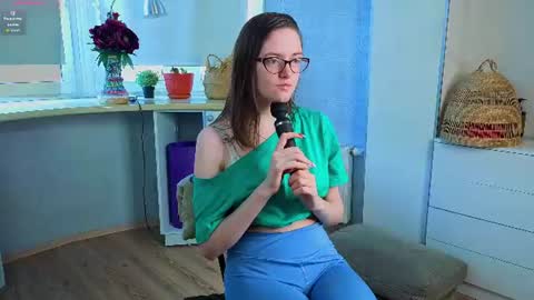 Snapshot of trishdelafontaine chatting on July 2026 04:10:02 AM Viola online show from July 2026 04:10:02 AM