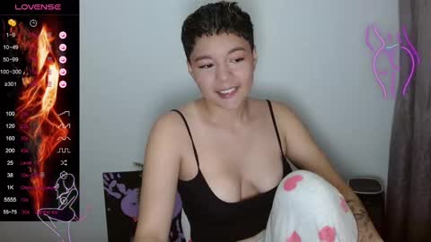 Snapshot of trixie_tangg chatting on February 2025 11:42:01 PM Kitty online show from February 2025 11:42:01 PM